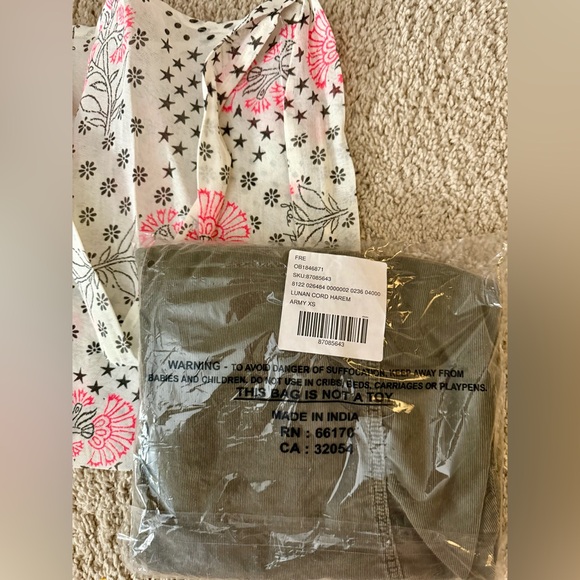 Free People Lunan Crop Harem Cord Jeans We The Free XS - Picture 11 of 11